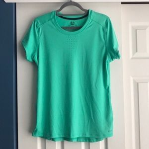 Green workout tee